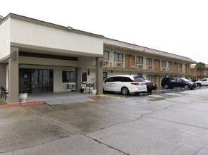 OYO Hotel Lake Charles Hwy 10