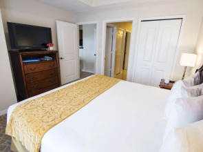 The Point Hotel & Suites