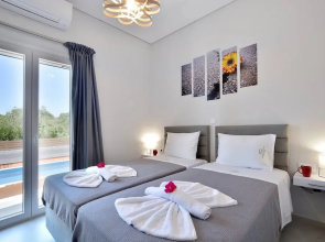 Villa Bratou Ignis Sleeps 6 With Parking