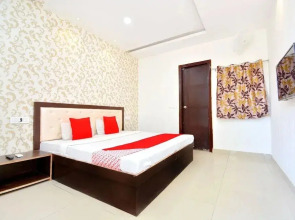 Corner House By OYO Rooms