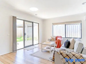 Modern Clyde House Smart TV*Dryer