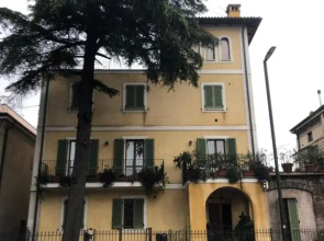 Lory’s residence