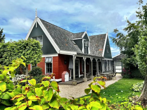 Nicely Decorated Villa with Garden near Sea