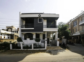 OYO Home 19921 Cosy 3BHK