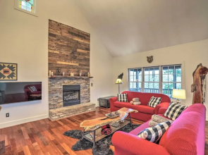 Tranquil Hendersonville Cabin w/ Mountain Views!