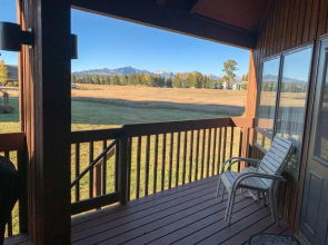 AMAZING VIEWS!! - Walk to Uptown Sleeps 4