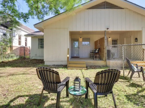 Walk to Eats & Entertainment: Home in Brookhaven