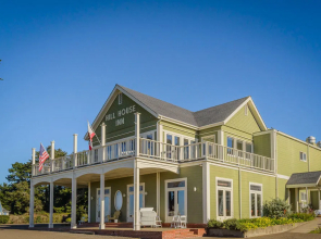 Hill House Inn