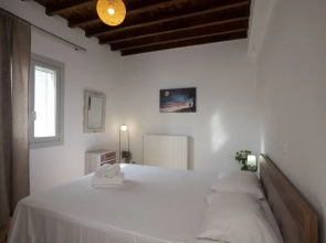 Mykonos Stylish Ivory Apt w Shared Pool