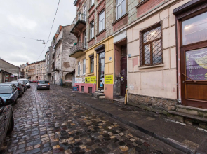 Апартаменти в центрі на вул. Чайковського 25