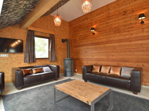 Gorgeous Holiday Home in Waimes With In-house Theatre & Pool