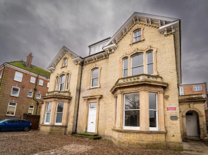 Stylish 3 Bedroom Maisonette