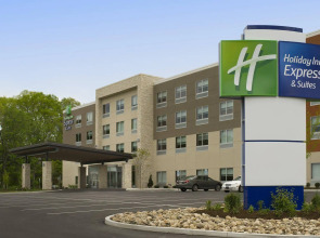 Holiday Inn Express & Suites Altoona by IHG