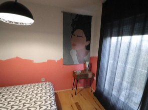 Room Emma,between bus and train station,Netflix,speed Wi-Fi