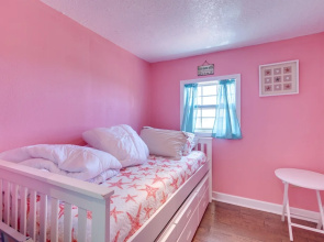 Deck & Grill: Sunny Cottage in Crystal Beach!