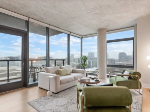 West Loop High-end 2BR Walkable City Views