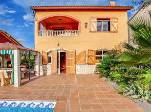 Luxurious Holiday Home in Vendrell With Swimming Pool
