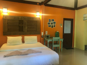 Chomjan Beach Resort