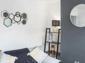 'Number 11' Central Colchester - Super Convenient 2 x Double Bed 1 x Single Bed Cottage PLUS Office & Garden, 8 min walk Nth Station & Town Ctr, 2 min walk local shops & restaurants