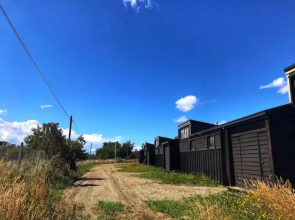 Hermosa cabaña 1, con dos dormitorios y un baño.