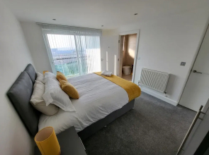 Seafront 3 Bed Duplex Apartment, Portland