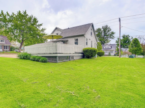 Lavish House w/ Patio - 2 Blocks to Green Lake!