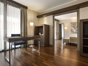 Отель Ramada Plaza by Wyndham Milano