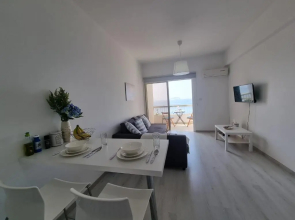 Super Modern Beachfront 1 bedroom - sleeps 4