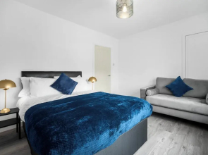 3 bed House/free Parking/contractors/families