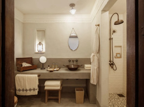 Отель Al Seef Heritage Hotel Dubai, Curio Collection by Hilton