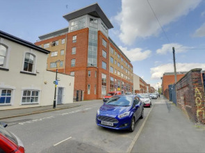 Lovely & Calm 2Bd Executive Eco-Apartment I Parking I Pet Friendly