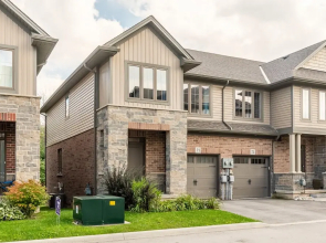 Modern 3BR 2BA Townhome in Lakeshore