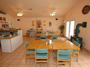 Buffalo Pointe Lodge And Café