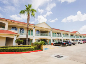 Palace Inn Hwy 6 North & Clay Rd