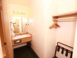 Village Inn & Suites