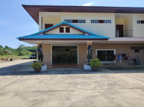 OYO 75334 Train Hotel