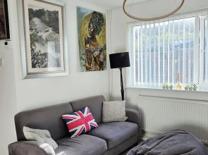 Willow Retreat - House in Burbage- Sleeps2- Garden