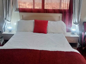 Sally Beach Hotel Yenne