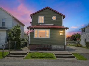 Home Port - Spacious Retreat In Prime Location 4 Bedroom Home