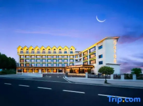 Orange Hotel (Anshun Huangguoshu Scenic Area Longgong Road Branch)