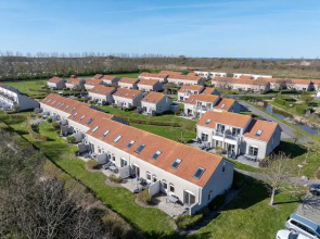 Bungalow in Renesse Near North Sea Beach