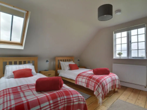 Attractive Holiday Home in Sutton Valence with Fireplace