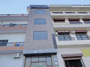 Townhouse 1003 Hotel Sky 9