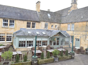 Noel Arms Hotel