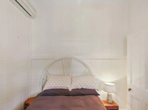 1910 Retro Styled, Pet Friendly, Traditional Queenslander Home