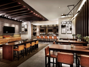 Hilton Garden Inn Dubai, Mall Avenue