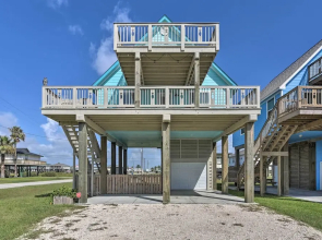 2 Blocks to Gulf: Surfside Beach Family Home!