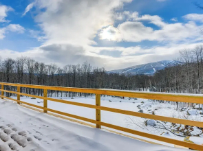 Stratton Mtn Ski Chalet w/ Giant Views in Winhall