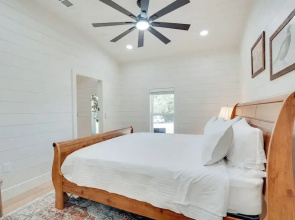 Nature-centric Retreat! Newly Built Millen Cottage