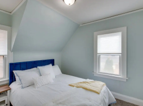 Milwaukee Vacation Rental: 6 Mi to City Center!